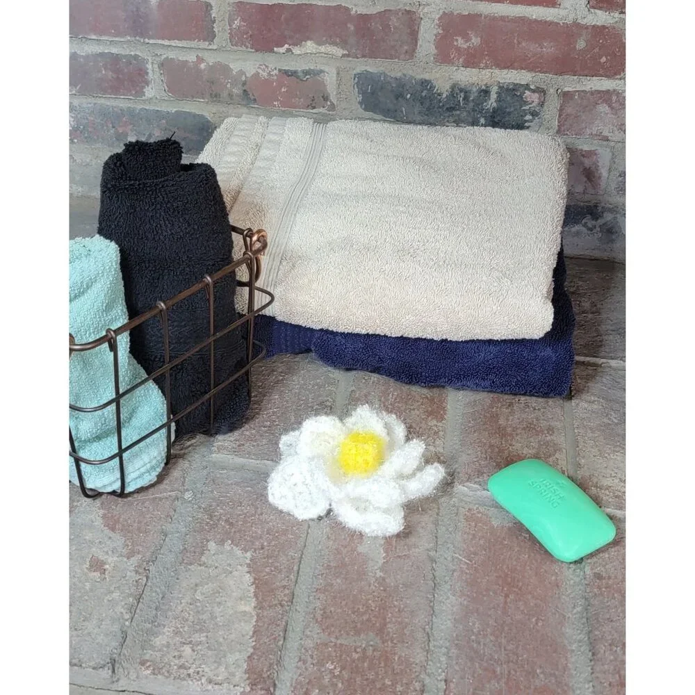 White and Yellow Flower Scrubby